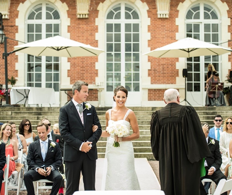 Real couple exchange vows in front of the chateau de la cazine