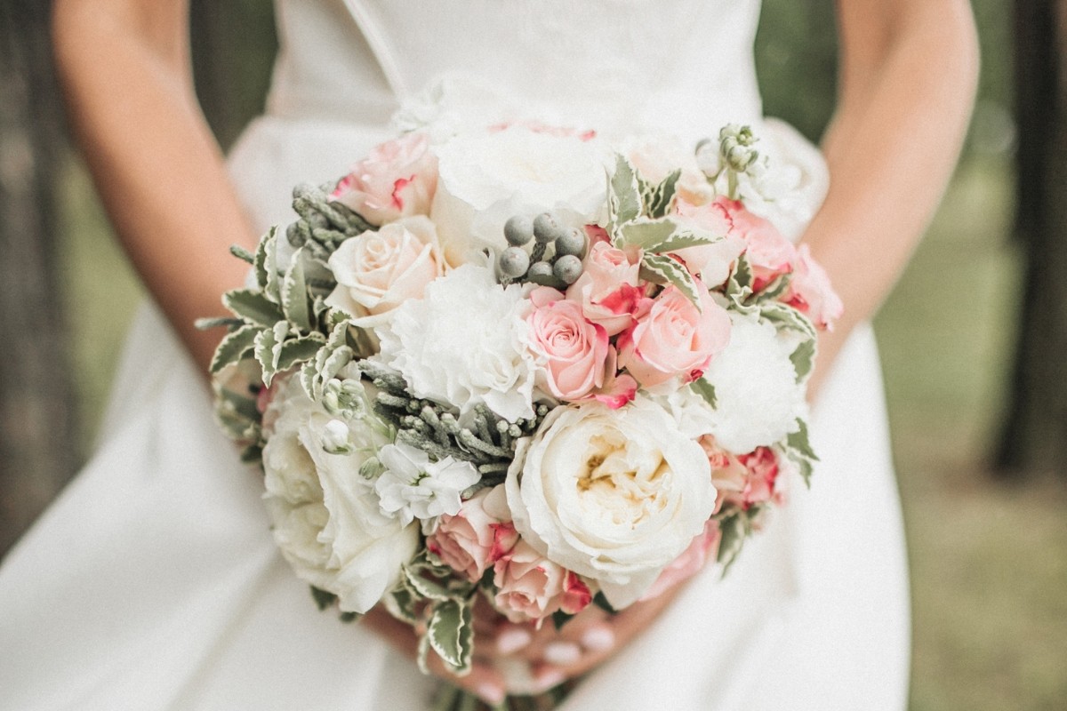 How to Choose The Perfect Flowers for your French Chateau Wedding